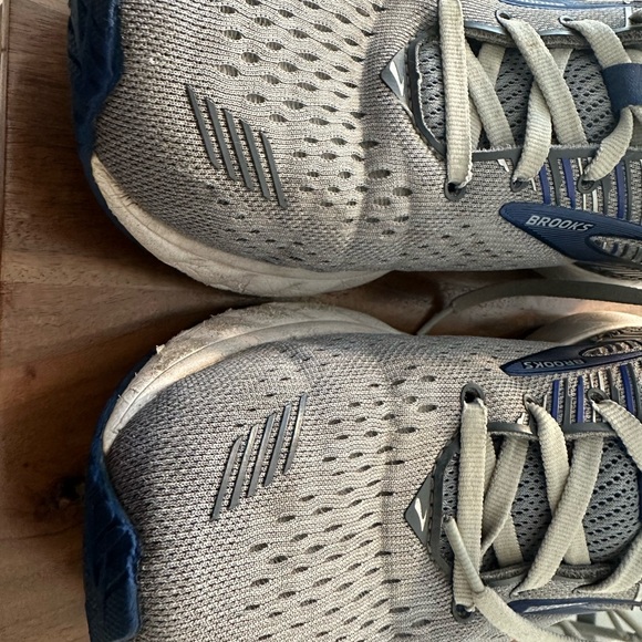 Brooks Adrenaline Gray and Navy Sneakers - Picture 5 of 8